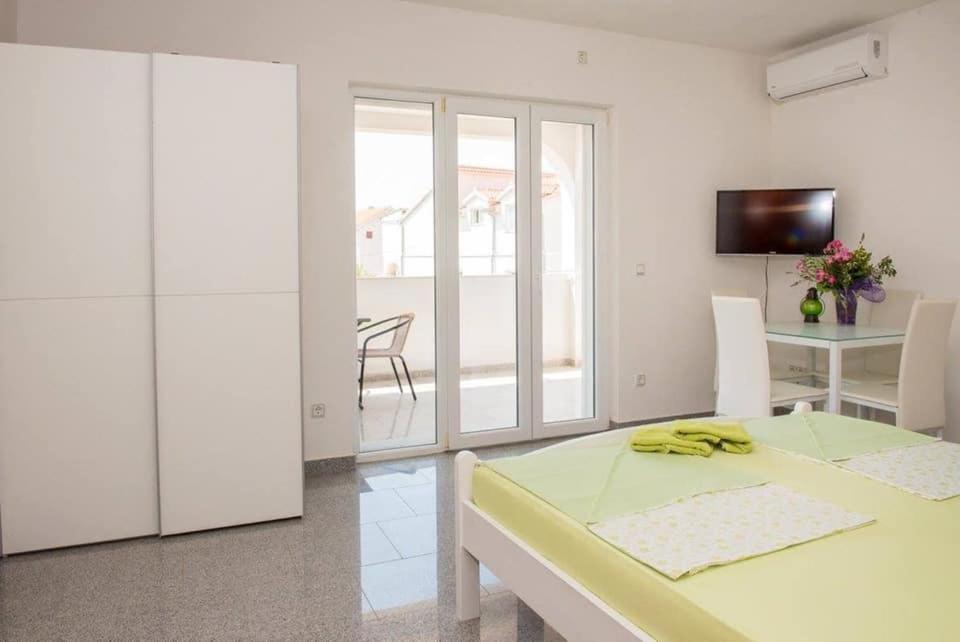 Apartment Vodice - Lovric Exterior foto